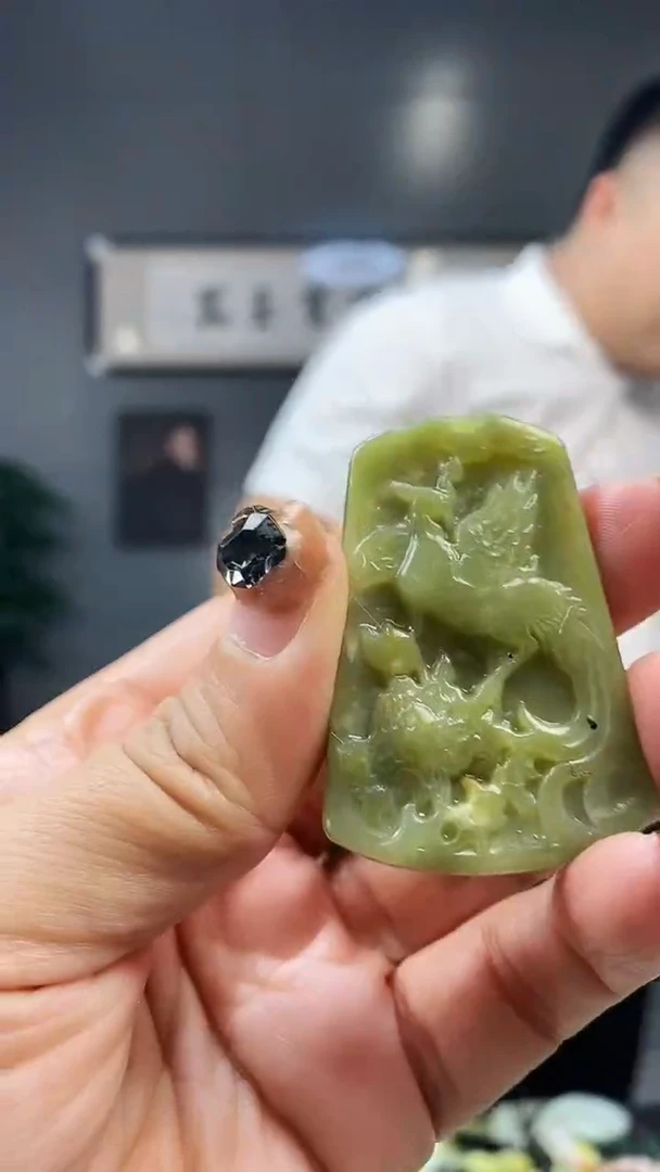 未镶嵌蛇纹石玉其他天然岫玉（多样性发其中之一）