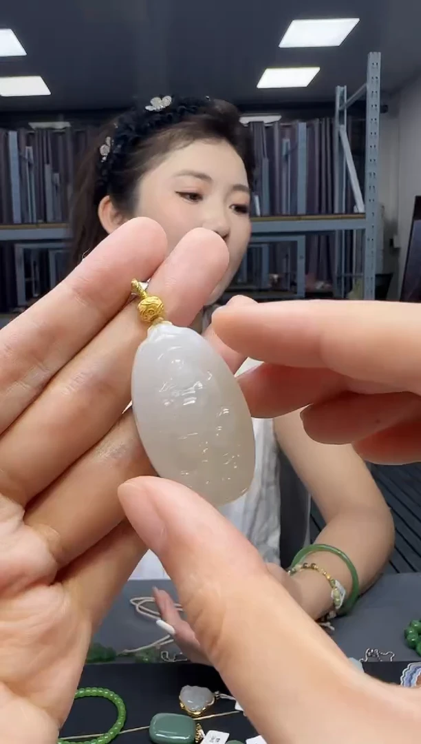 和田玉18K金镶嵌挂件1