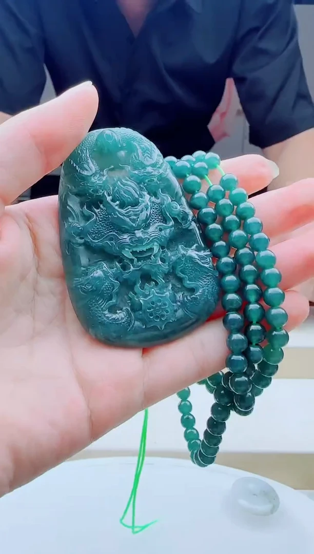 颈饰未镶嵌翡翠多样性发其中一