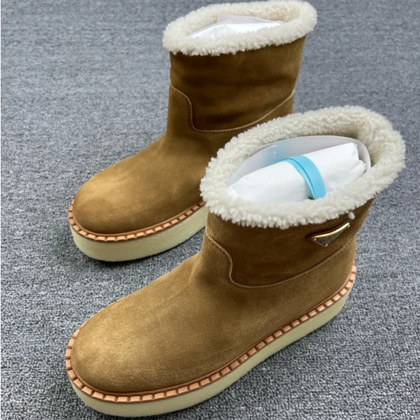 99新 Prada/普拉达 39码 普拉达金标厚底雪地靴 99新 原盒 /6131