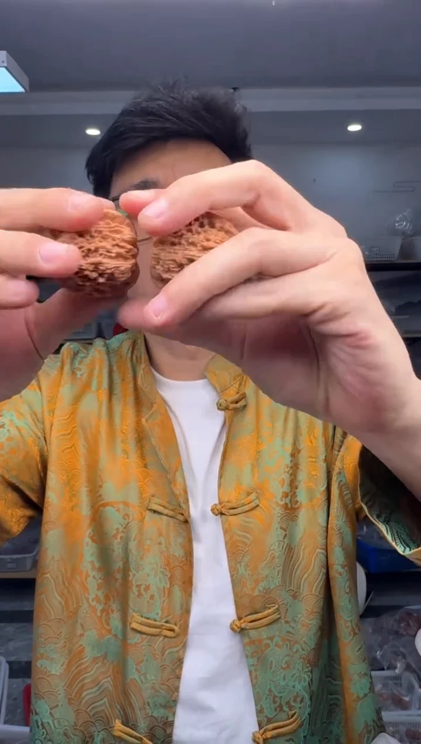 【闪购商品】文玩核桃把件36红狮子