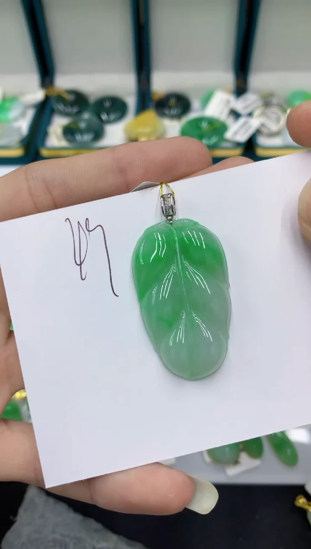 翡翠18K金镶嵌颈饰翡翠