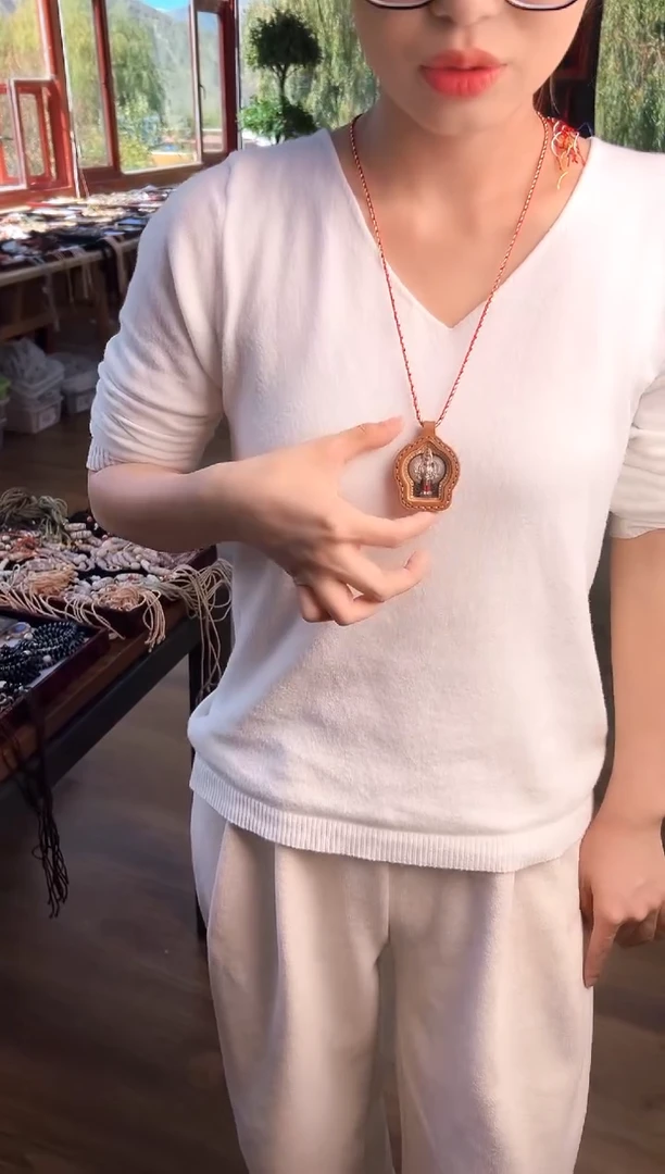 未镶嵌擦擦玛瑙/玉髓千手先生擦擦吊坠（拉萨直发）带红绳