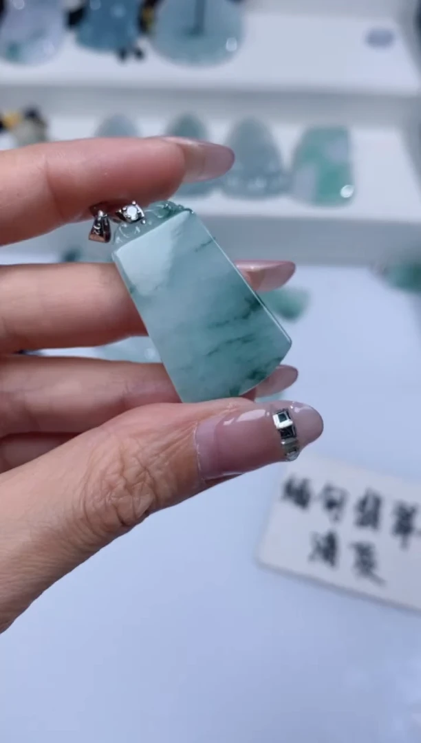 颈饰未镶嵌翡翠吊坠
