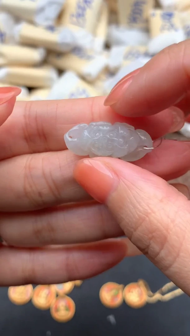 未镶嵌挂件翡翠1