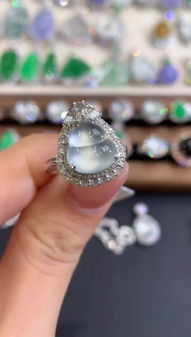 18K金镶嵌戒指翡翠a193