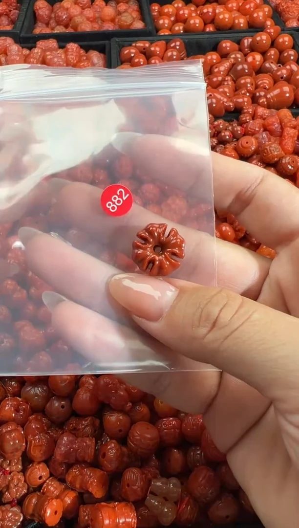 颈饰未镶嵌南红玛瑙1