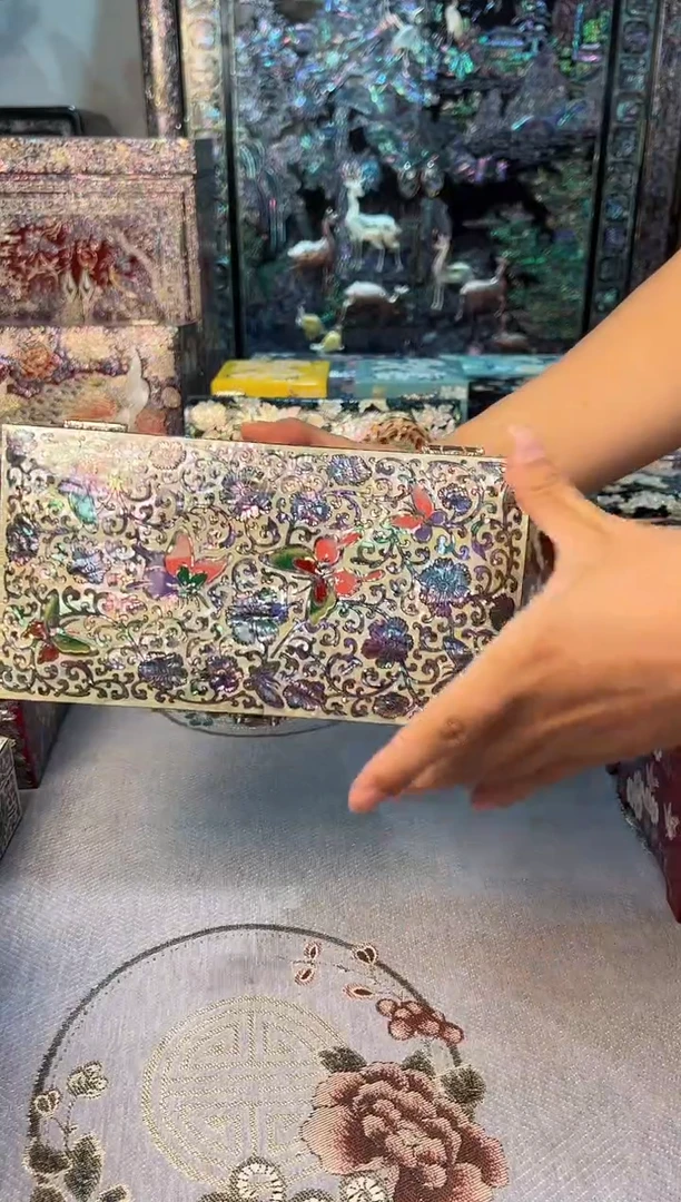 绒布底·弘贝雅螺钿漆器文化馆