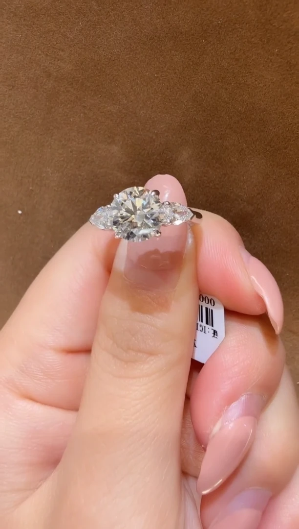 18K金镶嵌实验室培育钻石@@戒指白圆形2卡水滴三石13