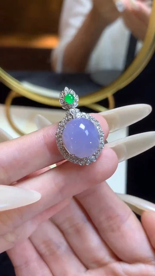 翡翠18K金镶嵌颈饰翡翠吊坠