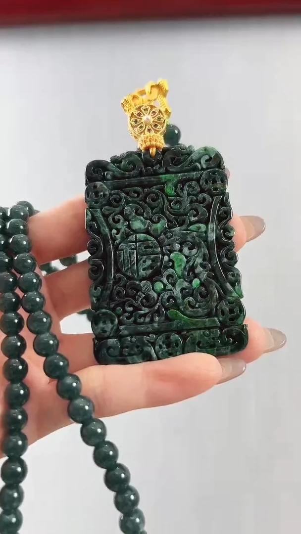 翡翠未镶嵌颈饰无事牌