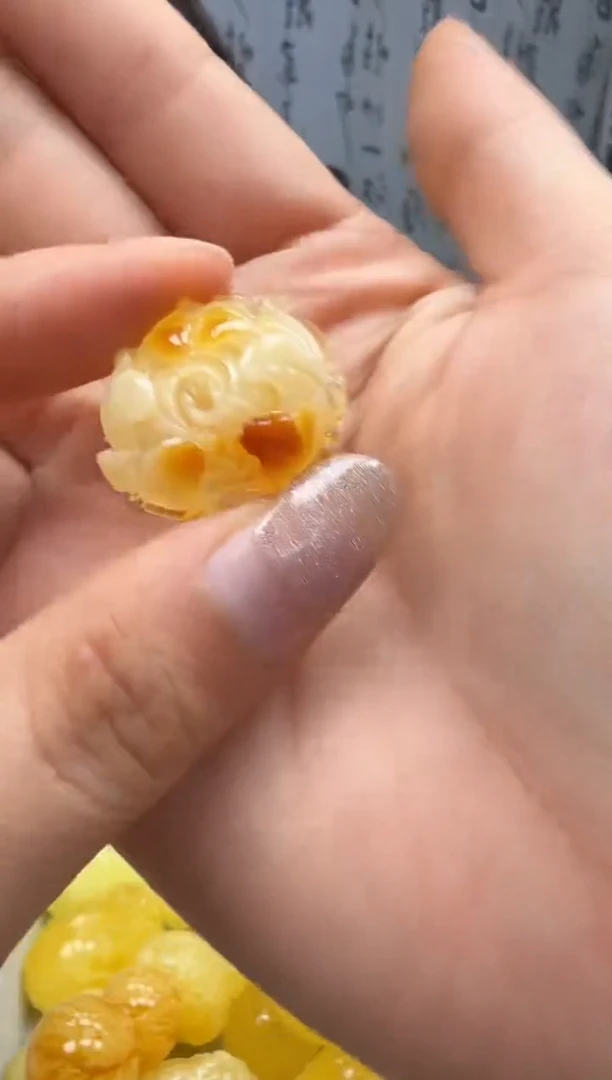 裸石琥珀未镶嵌如图