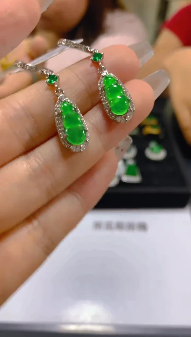 未镶嵌翡翠耳饰多样性发一