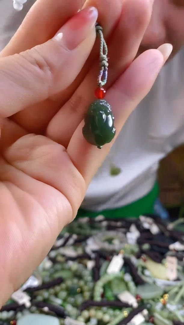 和田玉未镶嵌颈饰多样性发货，拍一发一