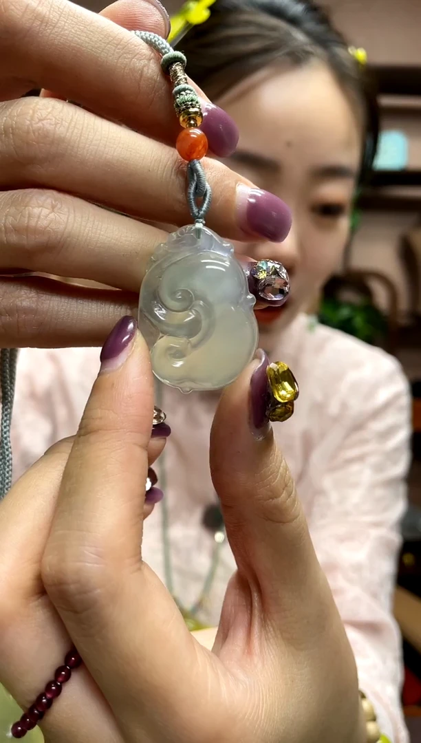 岫玉未镶嵌吊坠·