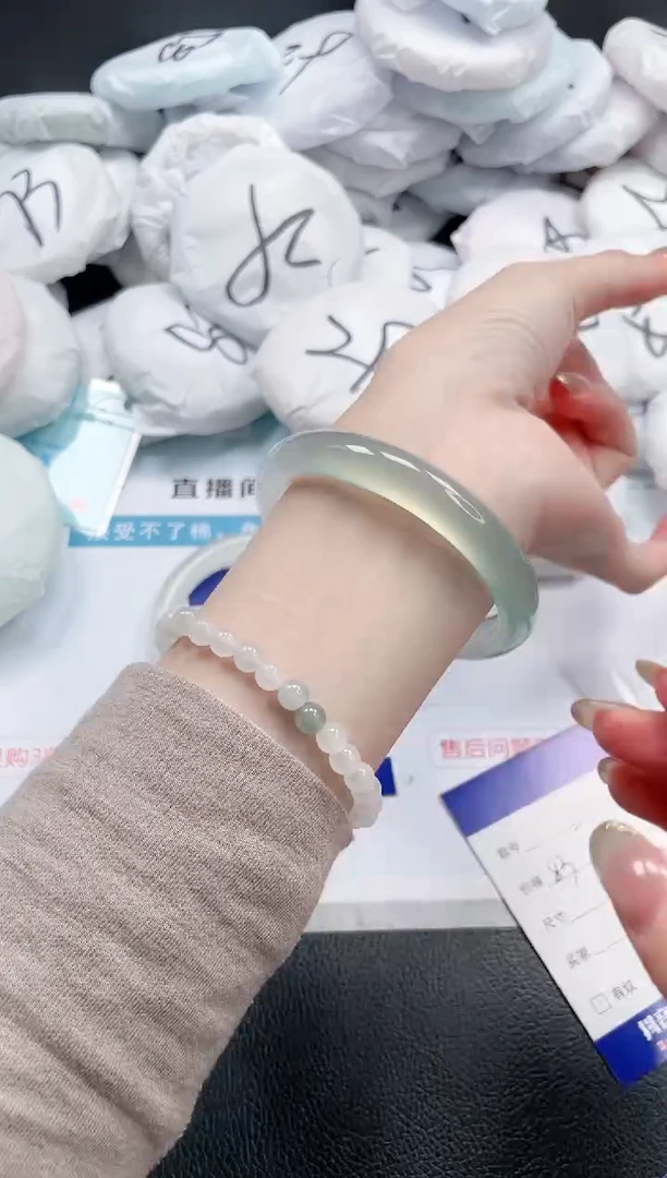 【闪购商品】石英质玉手镯未镶嵌17J22-60