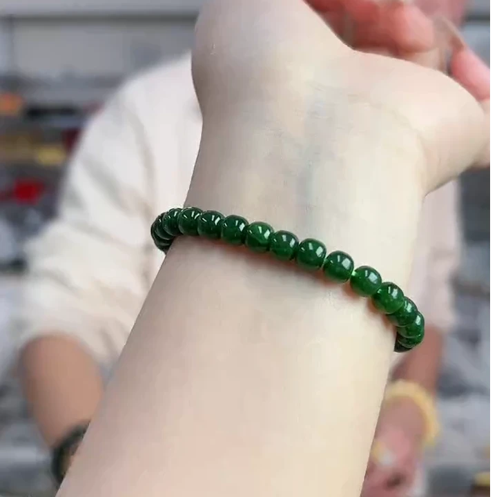 6m天然和田玉老型直切菠菜绿手串227