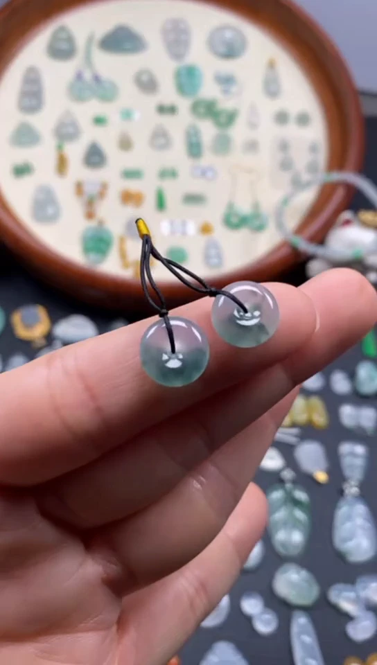 翡翠未镶嵌颈饰冰飘花扣子1对/芬