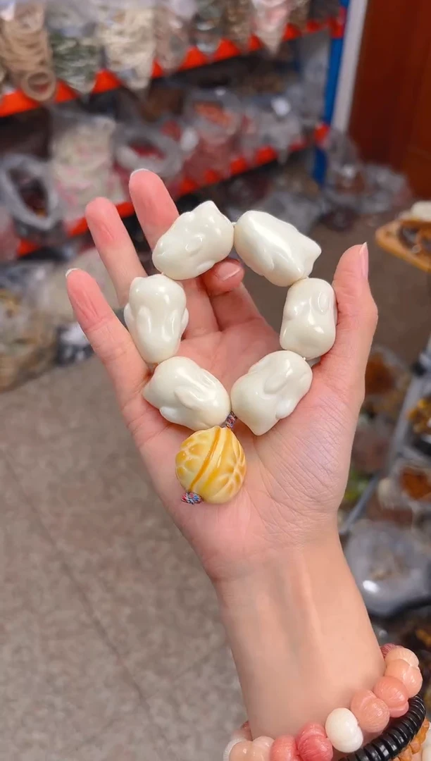 吊坠菩提根/象牙果大卡白色兔子手捻 富甲