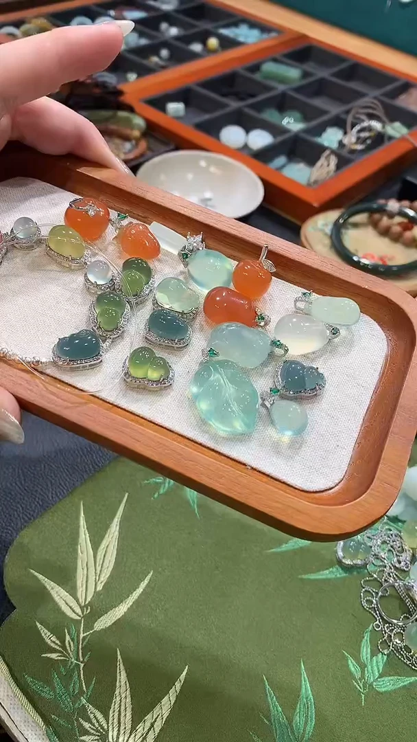 未镶嵌蛇纹石玉吊坠(不含链)吊坠