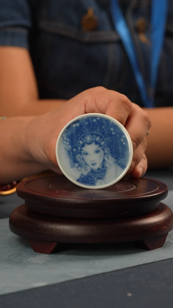 摆件青花人物花旦盖置