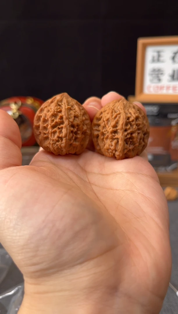 文玩核桃吊坠野牛