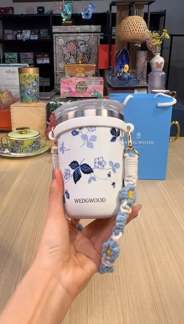 132威基伍德.野草莓墨蓝随行杯350毫升（陶瓷涂层内胆）1082233