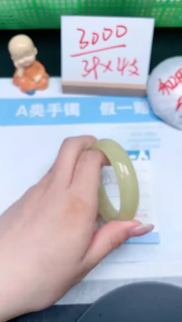 【闪购商品】石英质玉手镯未镶嵌56-54