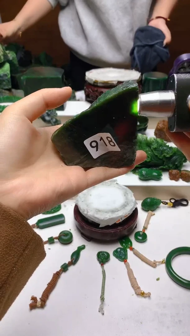 未镶嵌和田玉（青玉）珠宝半成品1