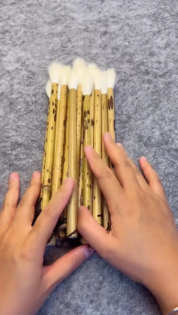 出锋3.5cm左右 羊毫毛笔 1支 老梅鹿笔杆