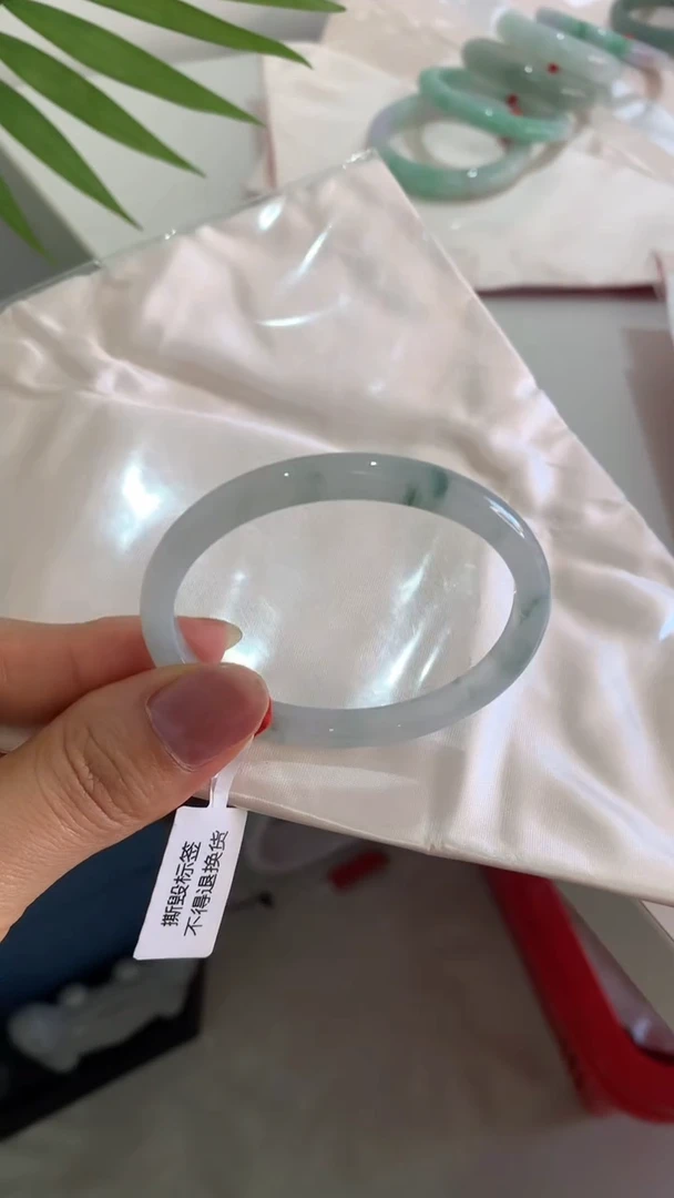 未镶嵌手镯翡翠52冰贵妃