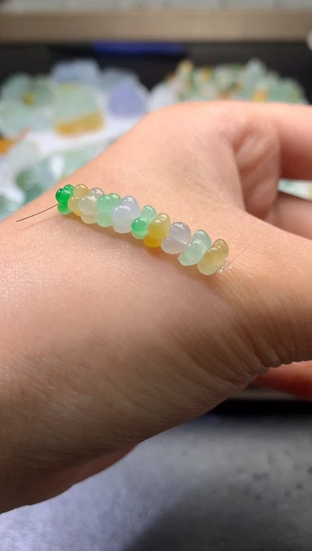 未镶嵌定制翡翠毛货 卡5~6   10颗
