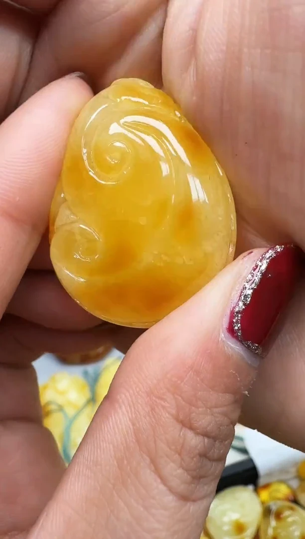 【闪购商品】琥珀裸石未镶嵌挂坠