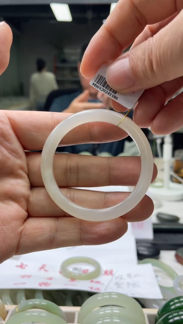 【闪购商品】和田玉手镯未镶嵌编码 1186圈口51-52