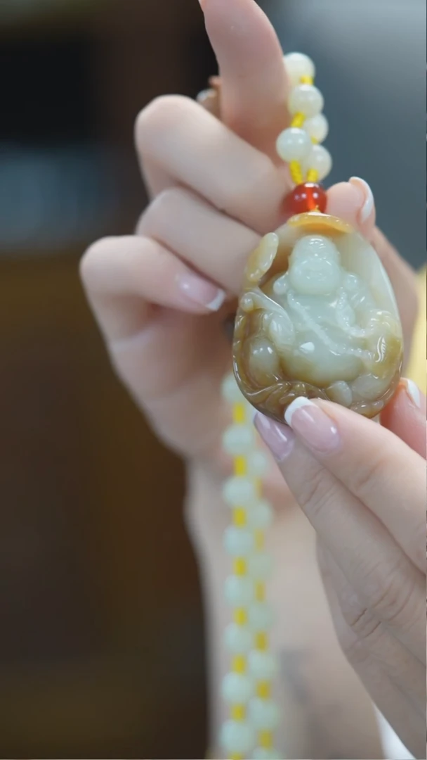 颈饰未镶嵌和田玉佛公