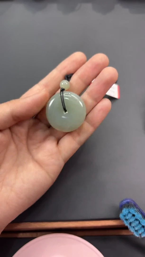 【闪购商品】和田玉吊坠(赠链)未镶嵌且末微色差近矿吊坠