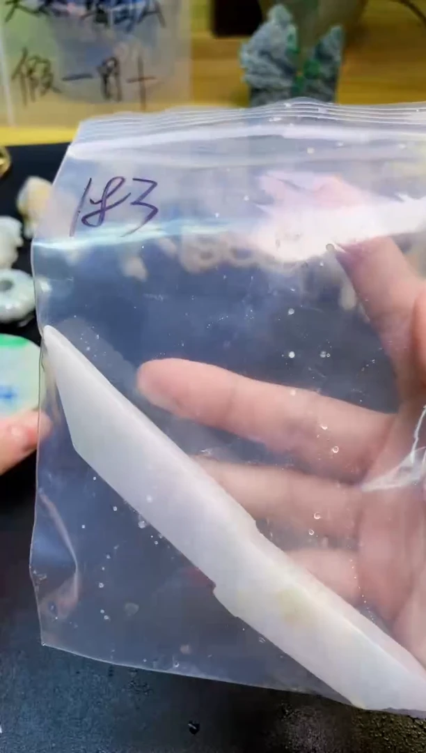 翡翠未镶嵌颈饰天然翡翠183