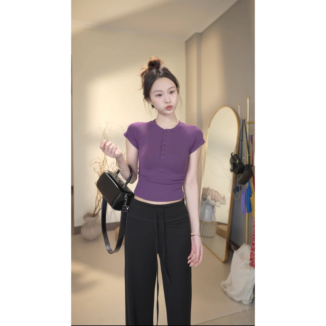 夏季新款圆领修身t恤纽扣收腰抽褶设计休闲紧身夏季短袖T恤