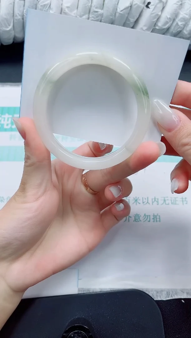 石英质玉手镯未镶嵌18/57