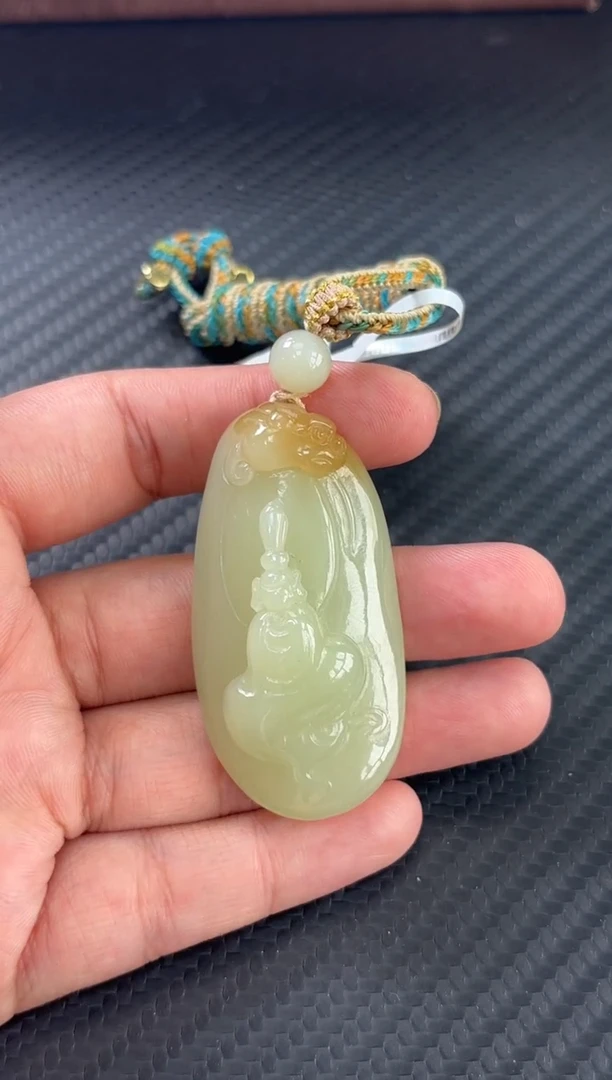 吊坠(赠链)未镶嵌和田玉若羌微色差吊坠mh