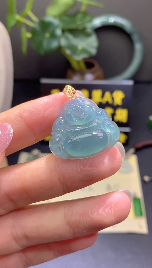 翡翠18K金镶嵌颈饰翡翠吊坠