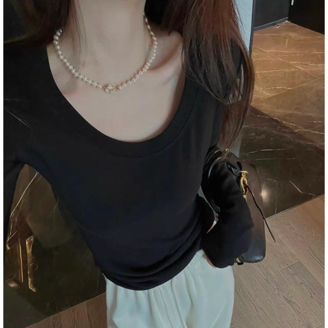 8668这个谁懂啊！巨显瘦 软软的U领加绒打底衫