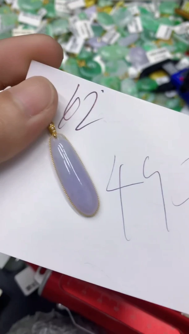翡翠18K金镶嵌颈饰翡翠