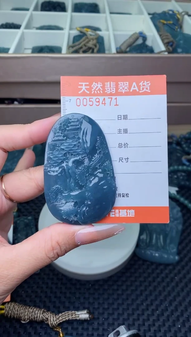 翡翠未镶嵌颈饰