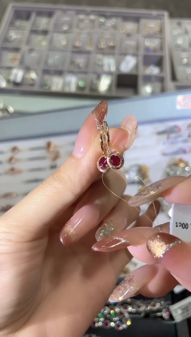 18K金镶嵌耳饰红宝石耳饰