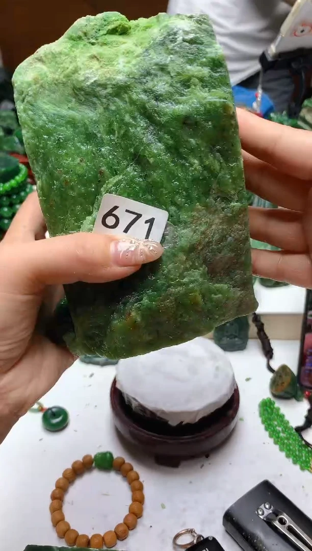 未镶嵌和田玉（碧玉）珠宝半成品1