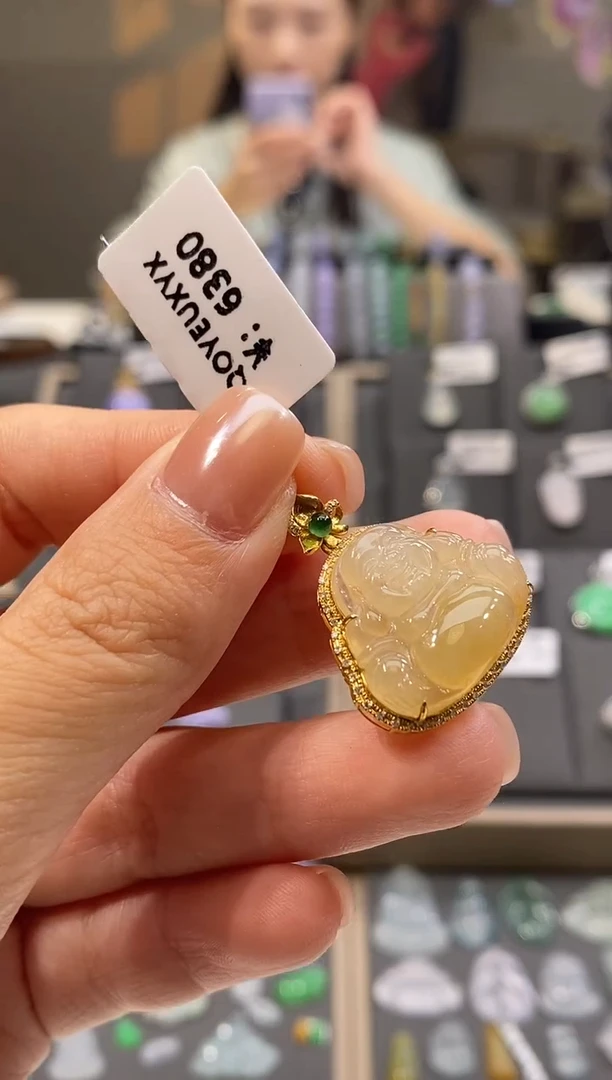 颈饰18K金镶嵌翡翠佛公