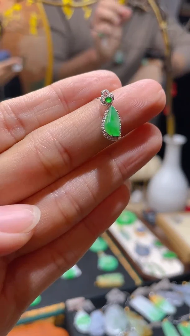 【闪购商品】翡翠颈饰18K金镶嵌假一赔三