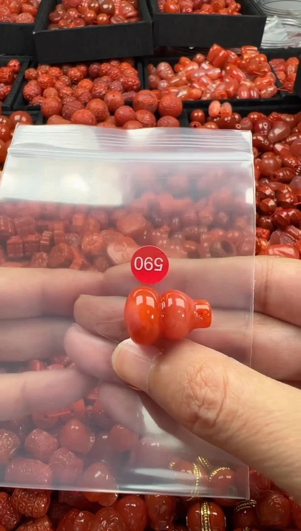 南红玛瑙未镶嵌颈饰1