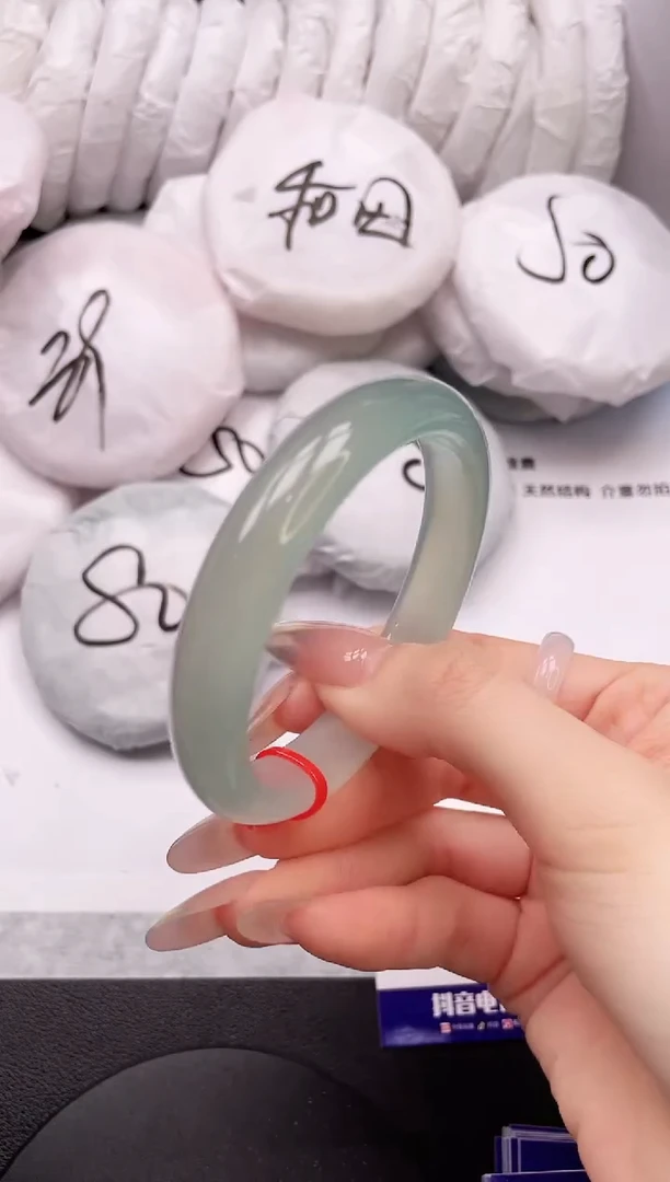 【闪购商品】石英质玉手镯未镶嵌20K26-57